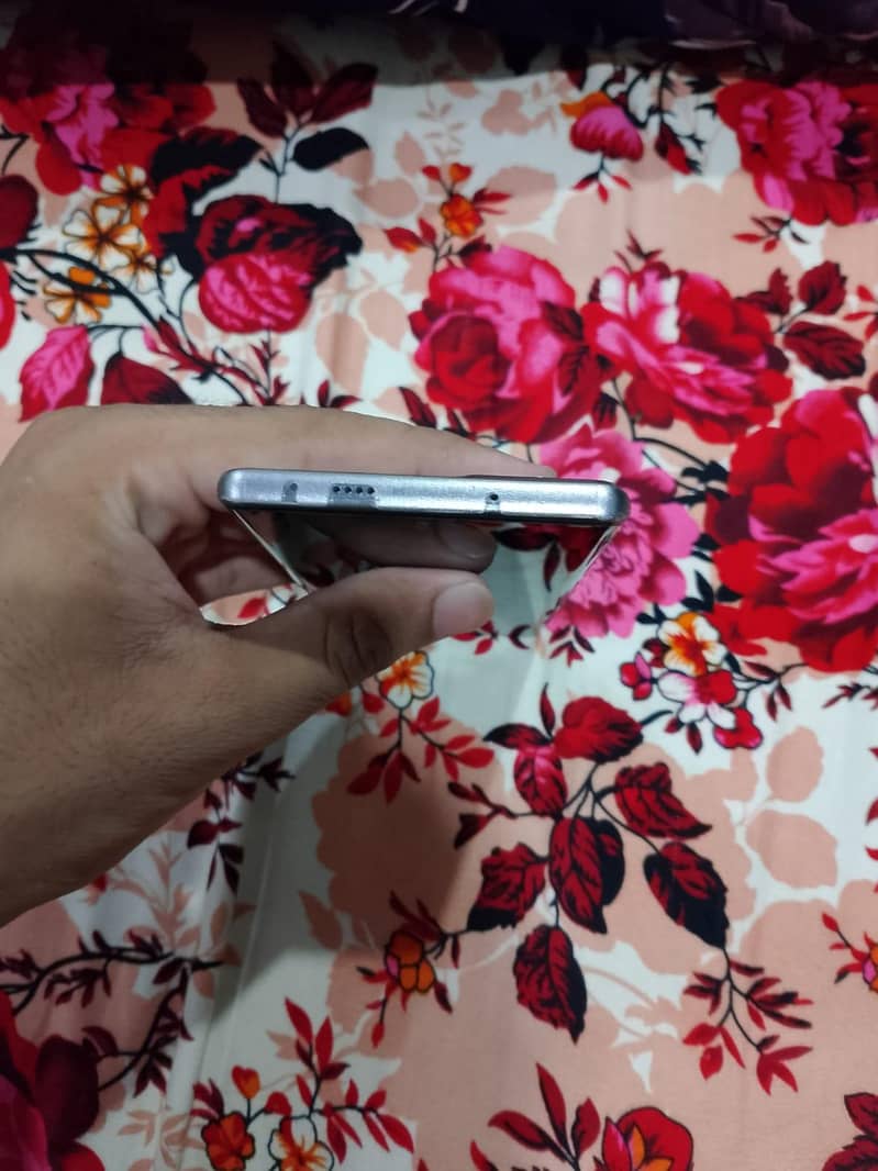 Tecno CAMON 40 Pro 4