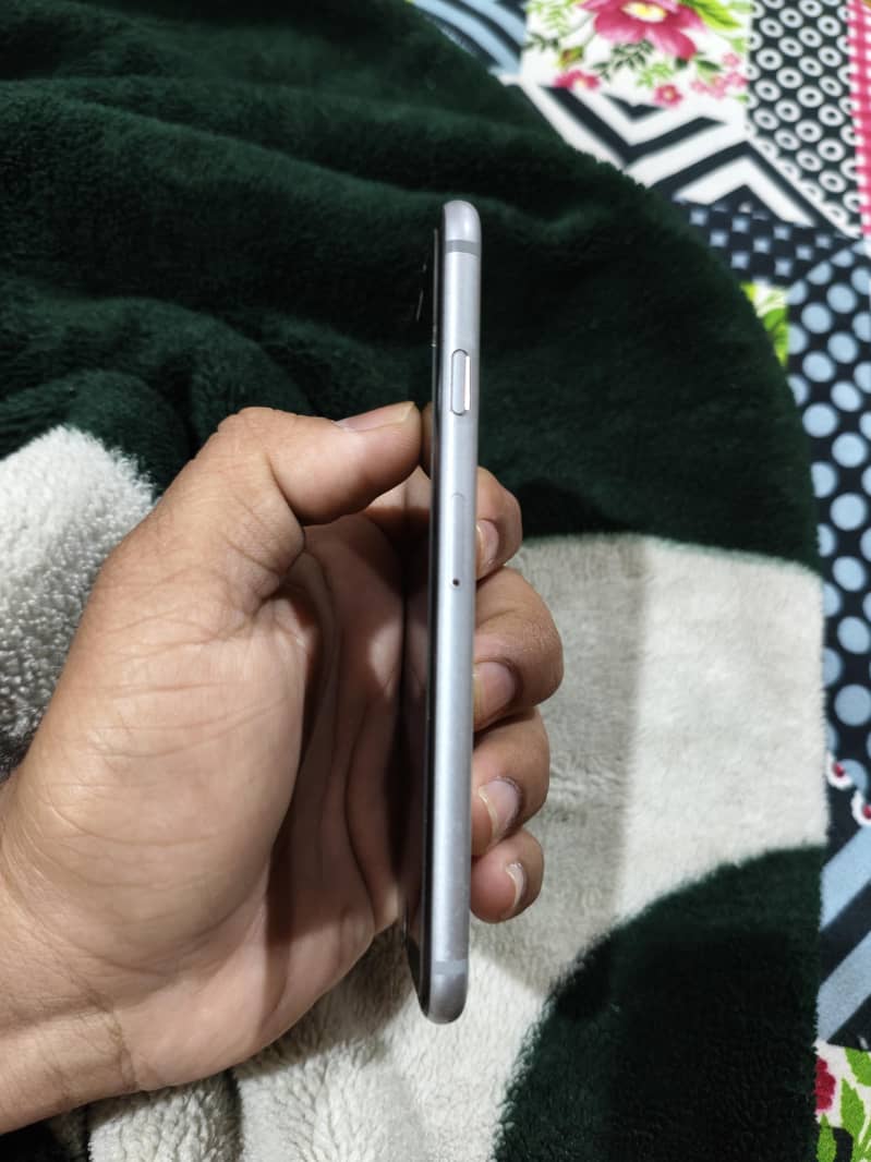 Apple iPhone 6S 1