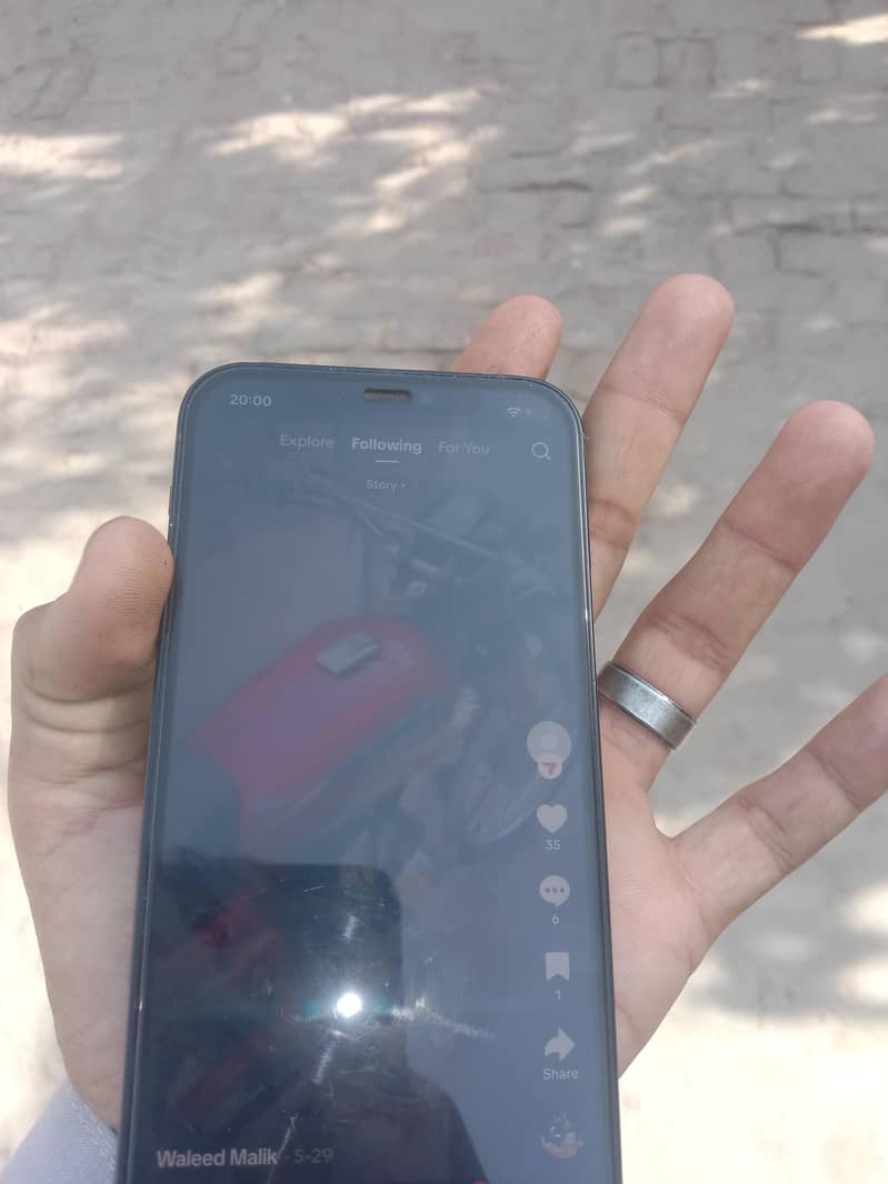 iPhone 12 0
