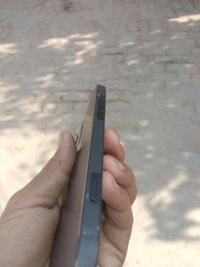 iPhone 12 1