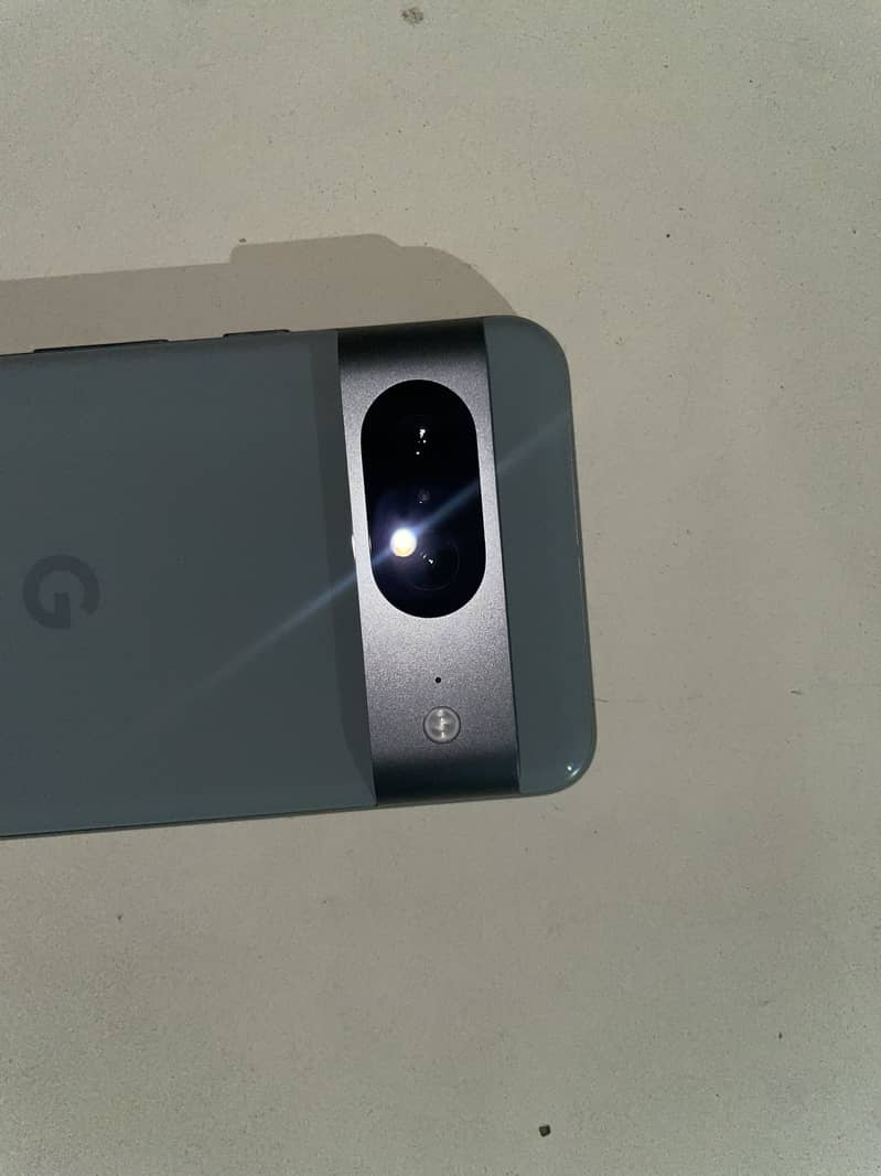 Google Pixel 8 4