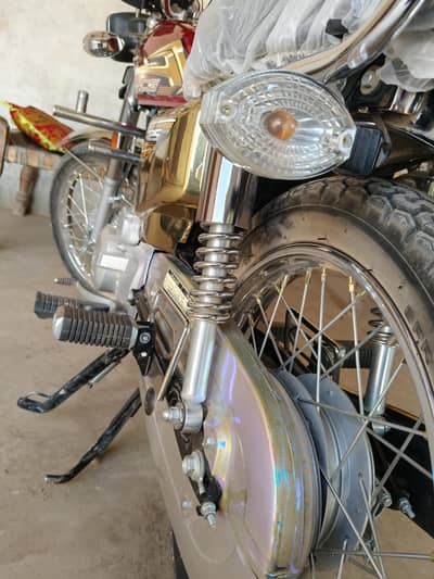 zero meter condition hy bike only 2600km chali hoi call 03173636786