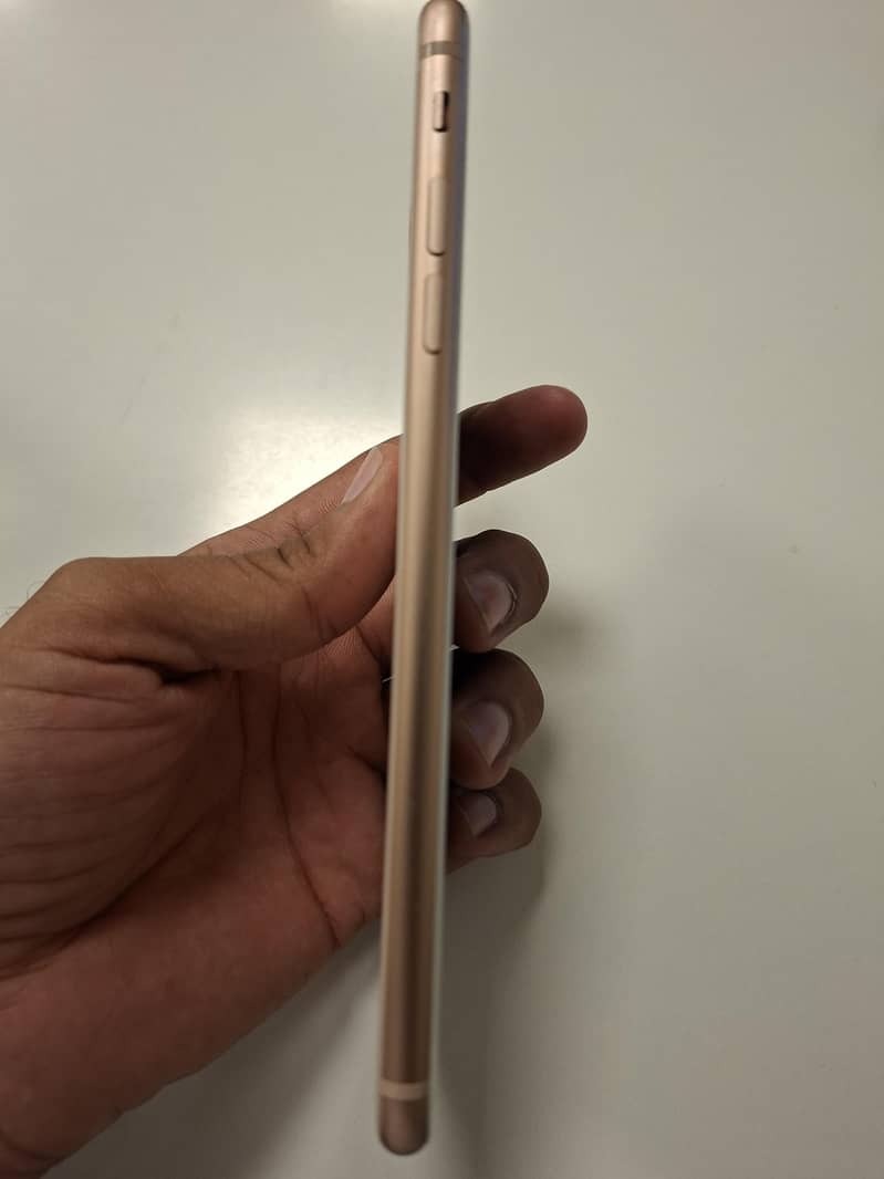 Apple iPhone 8 Plus 3