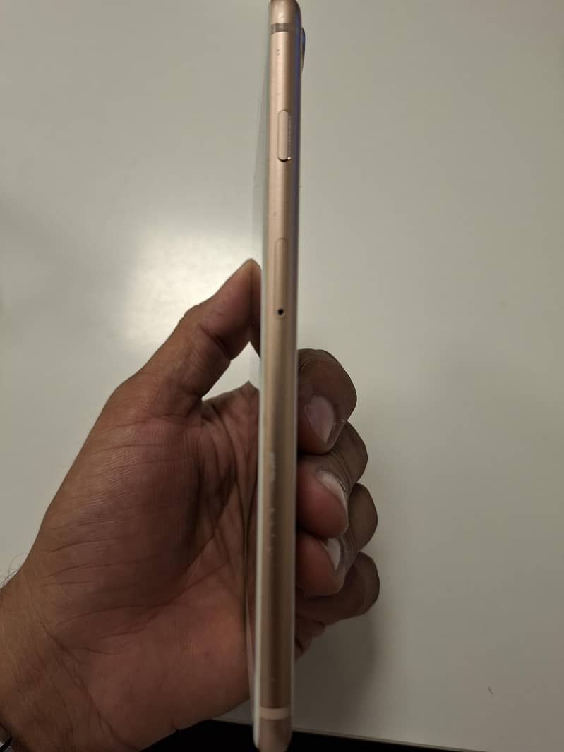 Apple iPhone 8 Plus 4