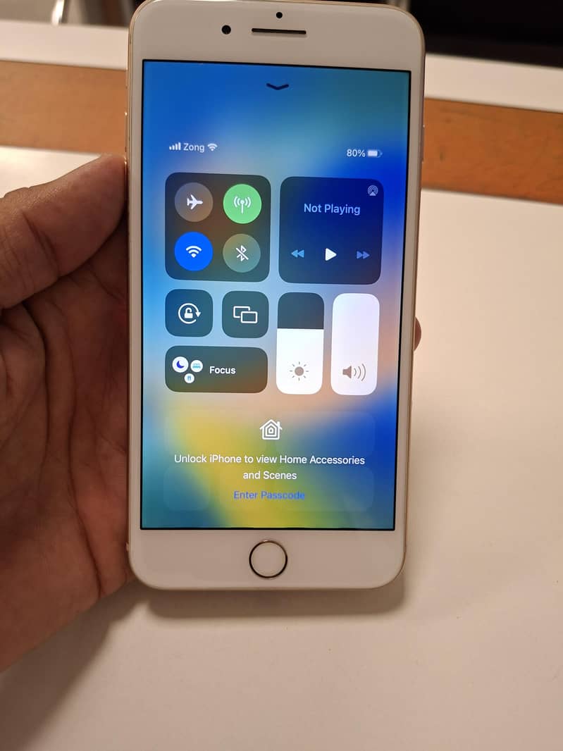 Apple iPhone 8 Plus 5