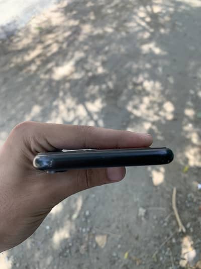 Apple iPhone XR demand 27500