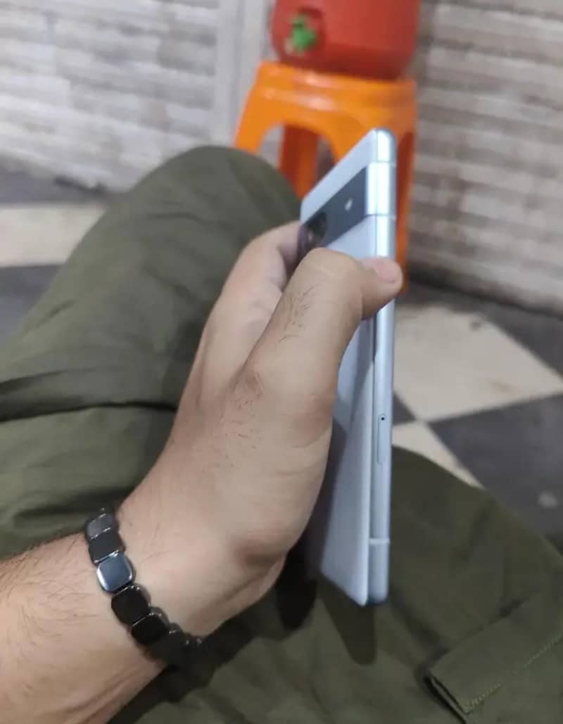 Google Pixel 7a 2