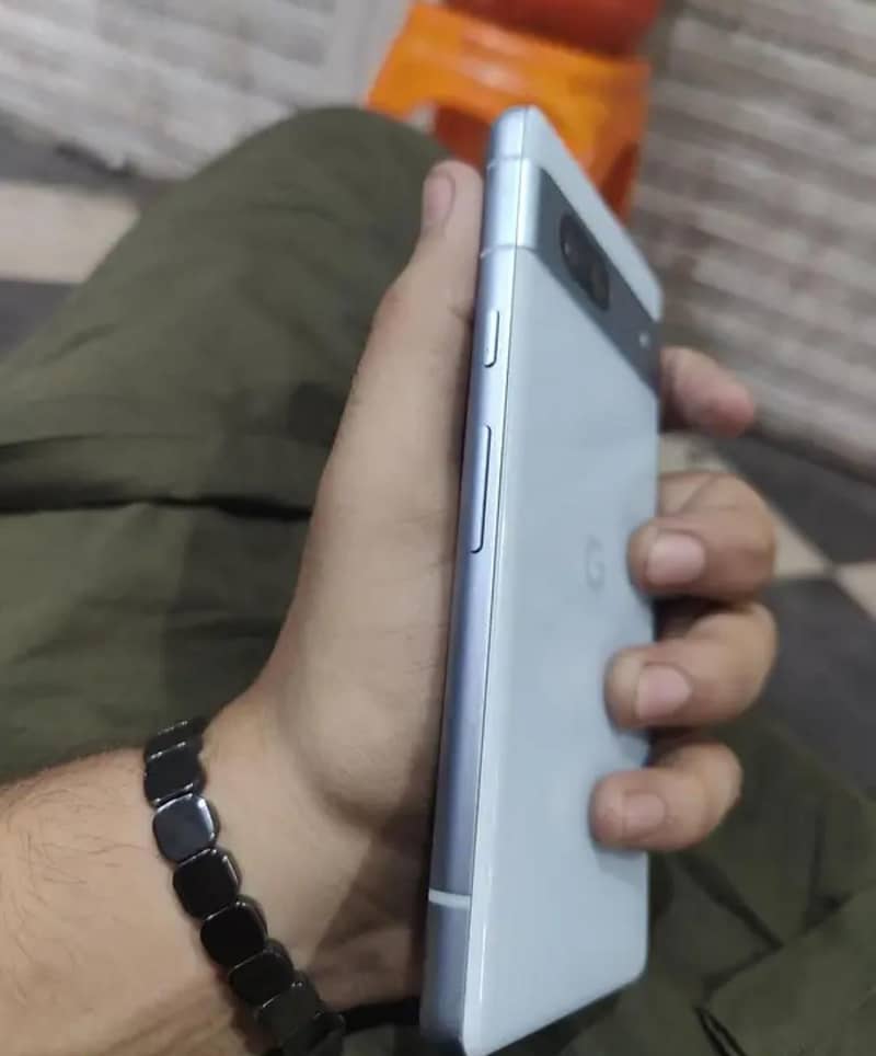 Google Pixel 7a 4