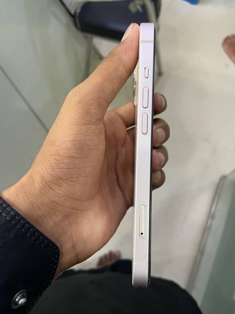 Apple iPhone 13 1