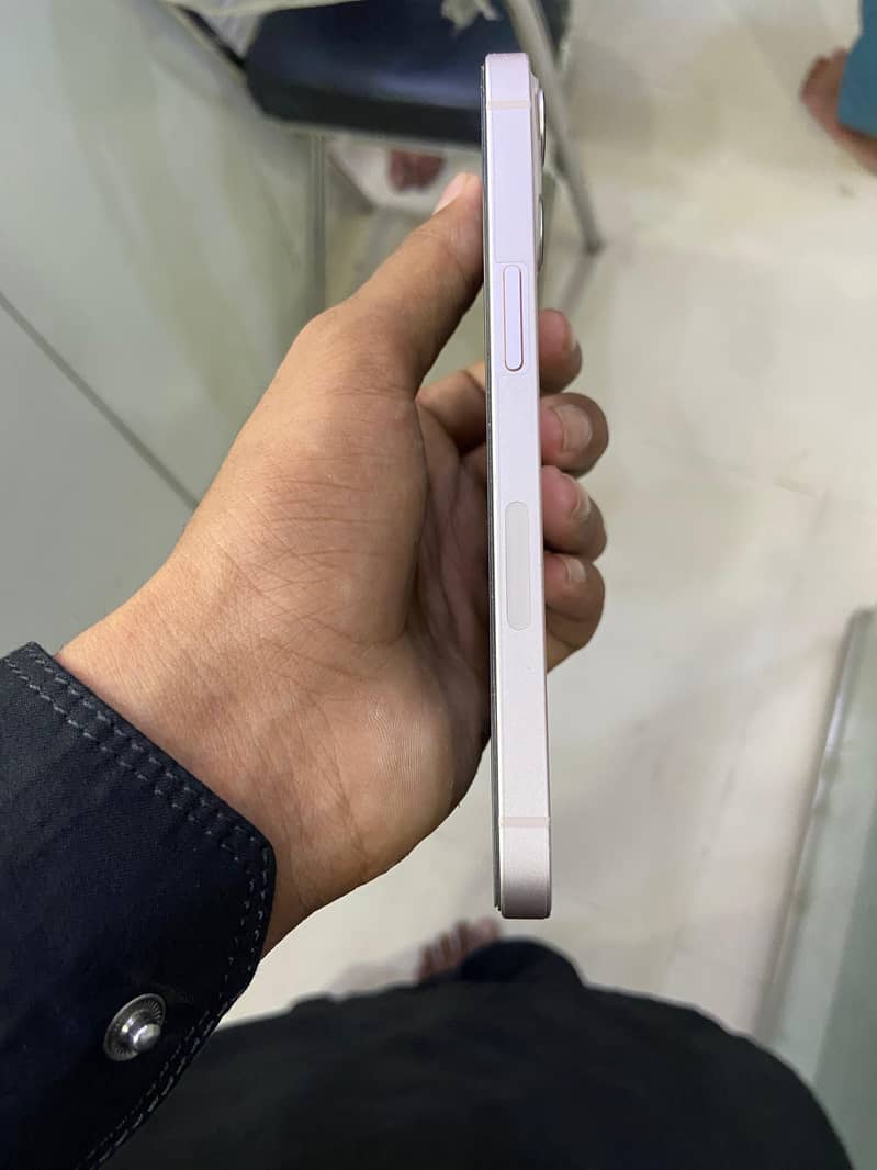 Apple iPhone 13 2