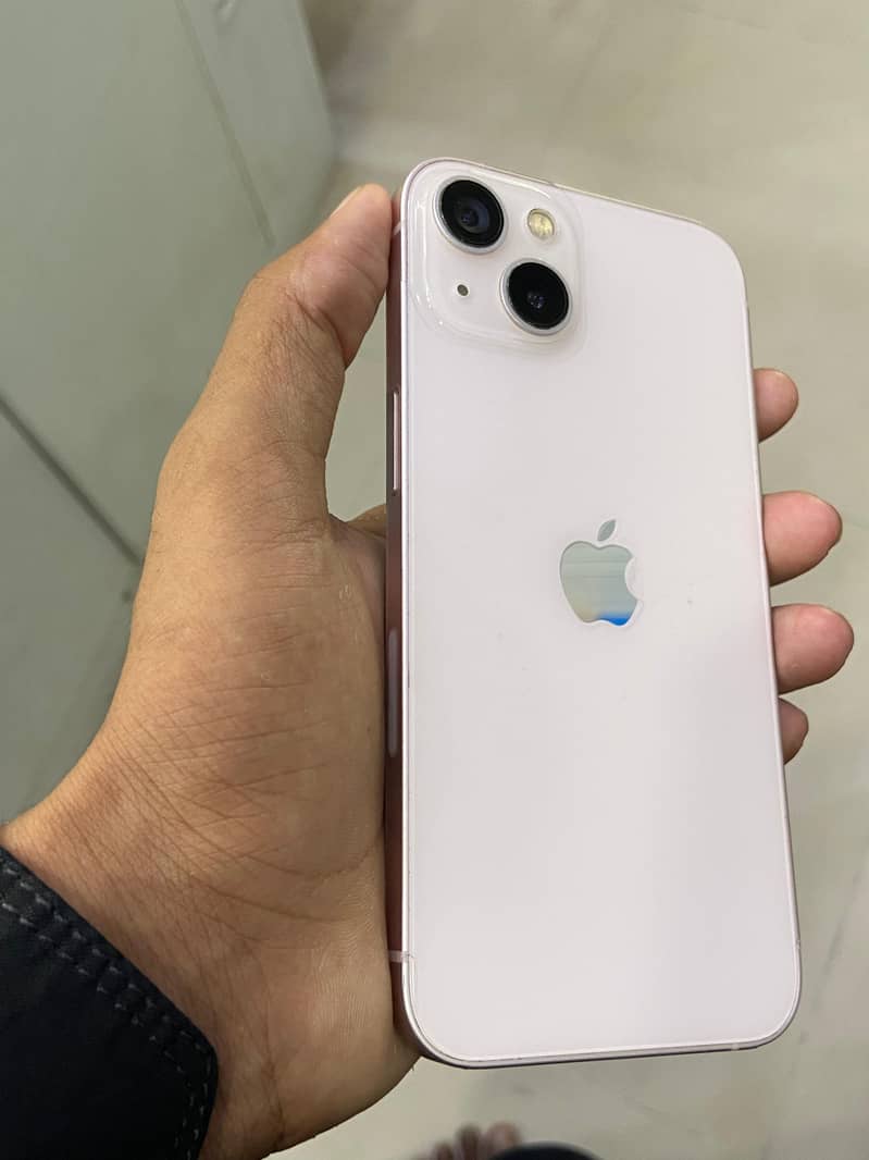 Apple iPhone 13 4