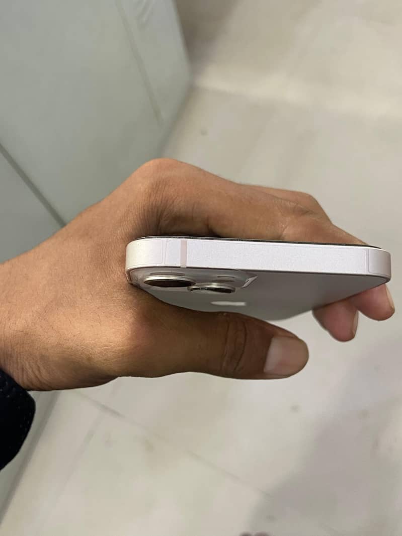 Apple iPhone 13 6