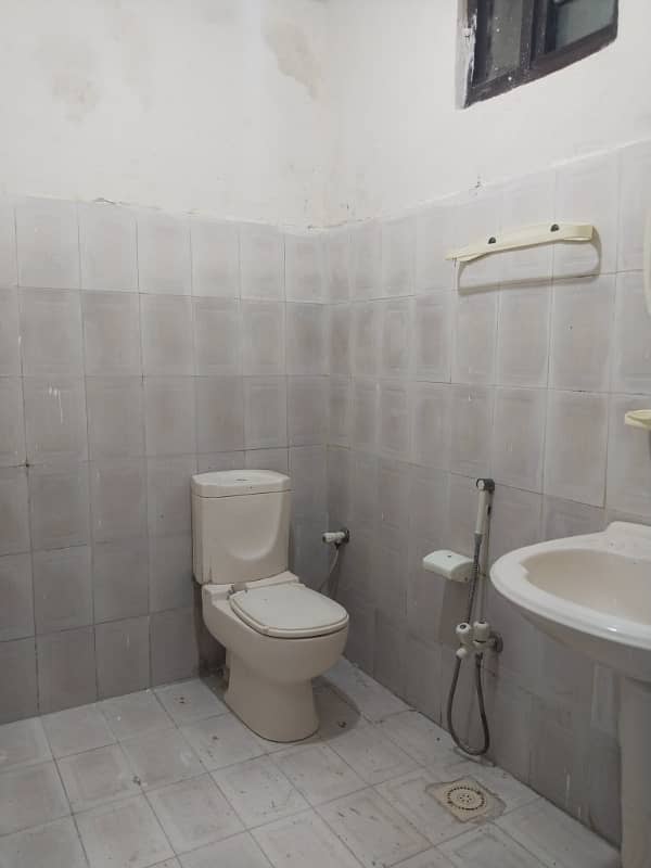 E11 Close Basement 2bed 1