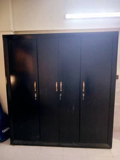 4 door wooden wardrobe
