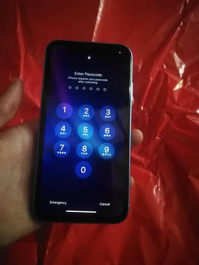 Iska back glass tota ha or ya locked ha. iPhone XR