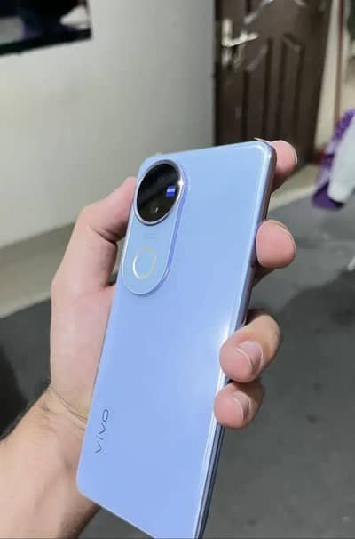 Vivo V50