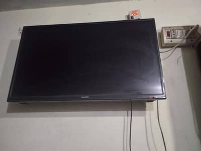 Samsung 32 inch ki LCD wifi wali ha full hd ha urgent sale