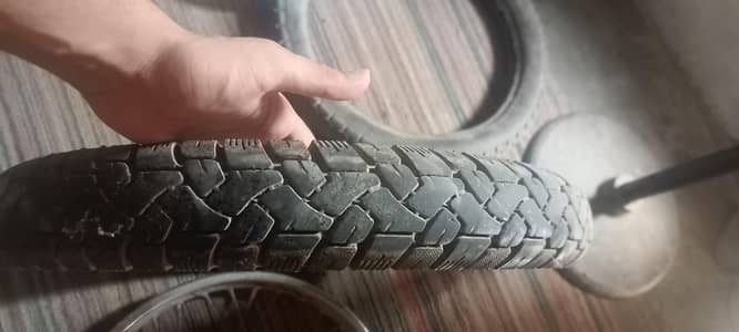 Honda 125 back tyre and hub