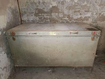 Metal Storage Box / Metal Box with Stand for Sale.