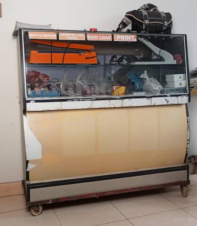 SHOP COUNTER 4X4 WITH IRON STAND AND TIRES