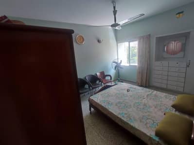 pechs block 2 fully furnished one bad bath. only single working man
