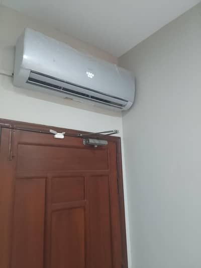 Hair 1.5 ton Ac good Condition