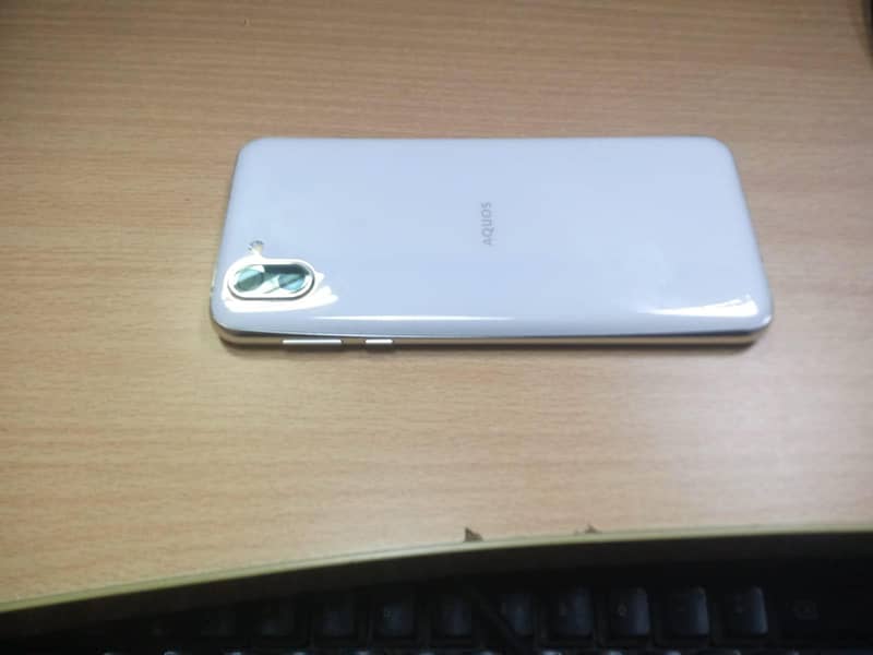 Sharp Aquos R2 0
