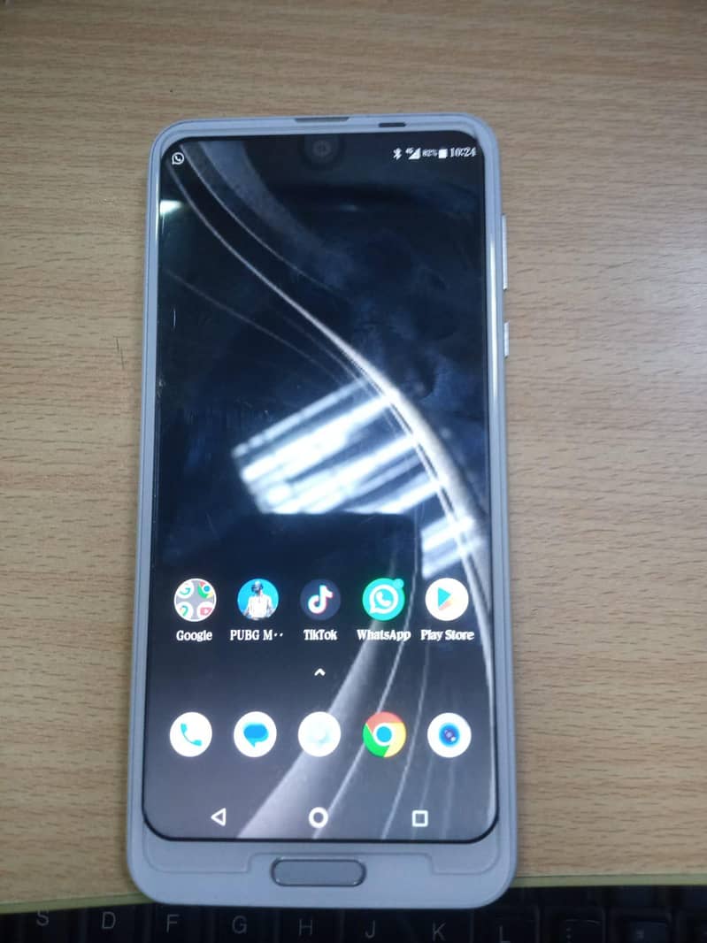 Sharp Aquos R2 4