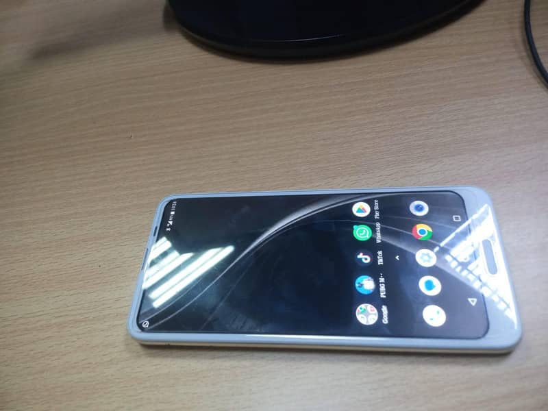 Sharp Aquos R2 5