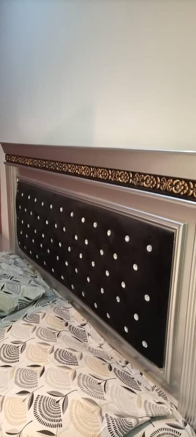 Bed with dressing table (without Matress)