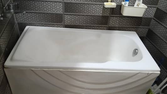 Bath TuB for sale. v good condition