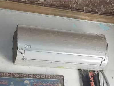 Haier 1.5 ton Dc inverter heat and cool totally genuine good condition