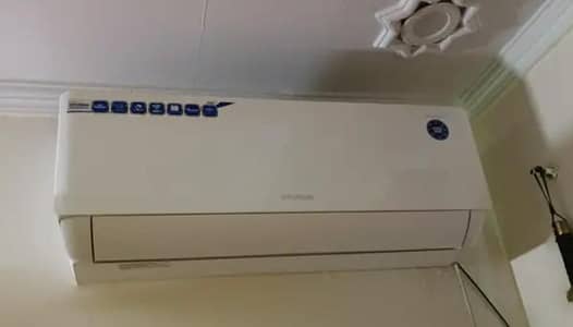 Hyundai 1.5 ton Dc inverter heat and cool totally genuine