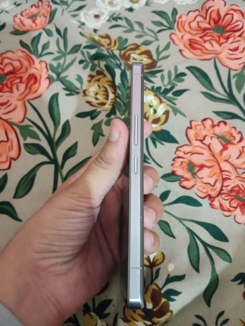 Sharp Aquos r7 1