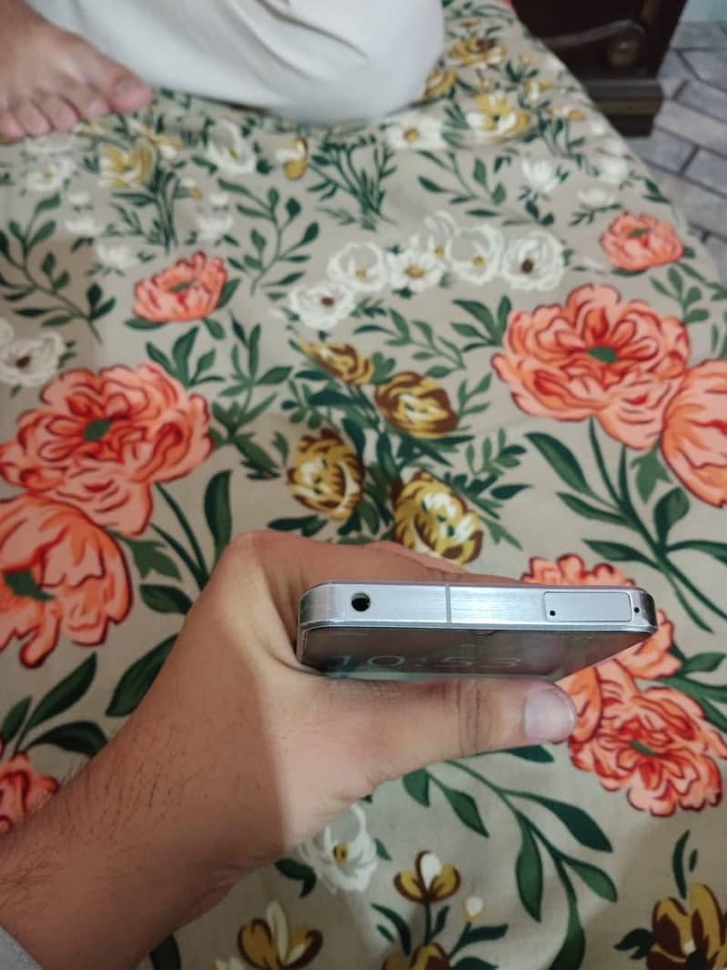 Sharp Aquos r7 3