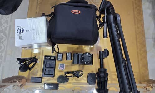 Sony ZV-E10 Persoanal Creator Kit (Mint Condition)