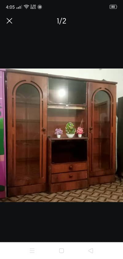 Divider in good condition.