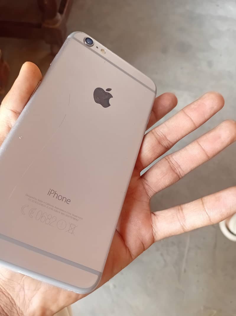 Apple iPhone 6 Plus 1
