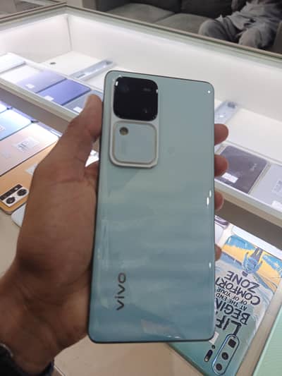 Vivo V30