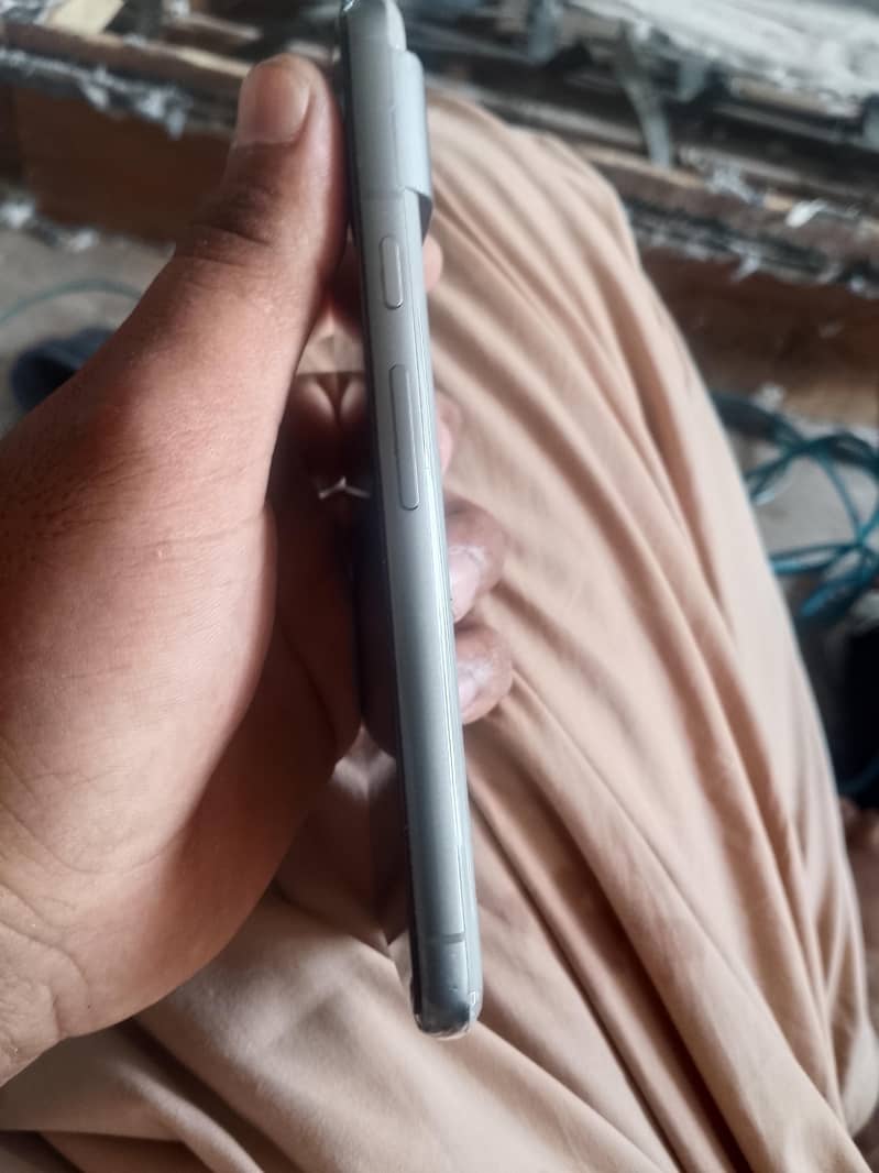 Google Pixel 8 4
