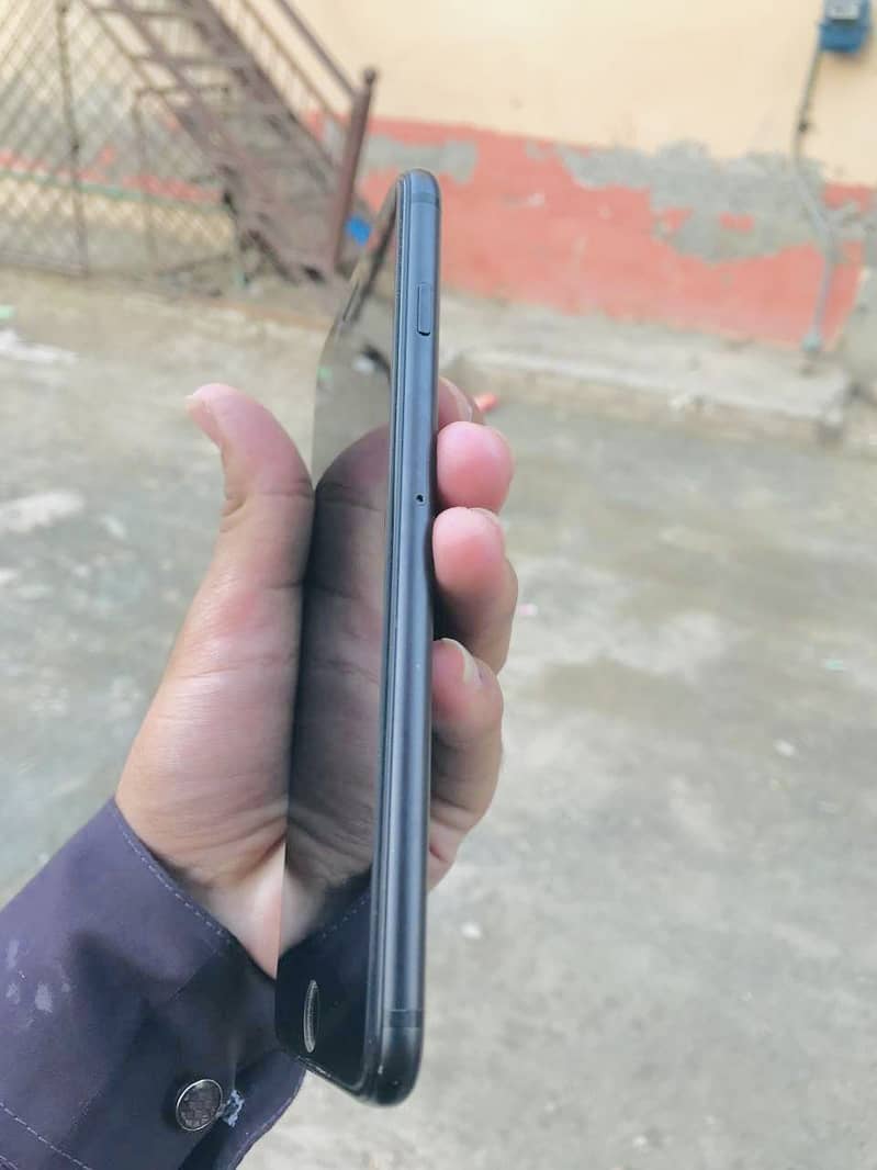 Apple iPhone 7 Plus 4