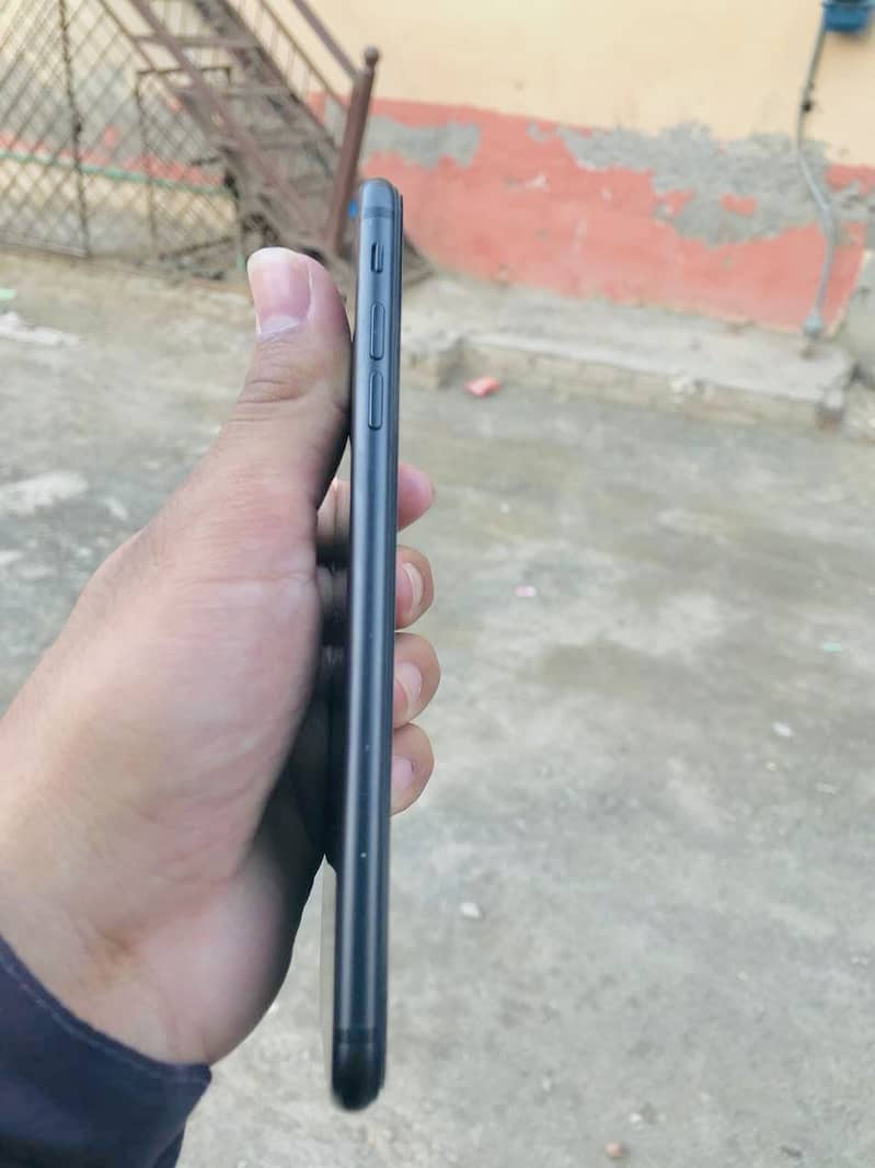 Apple iPhone 7 Plus 5