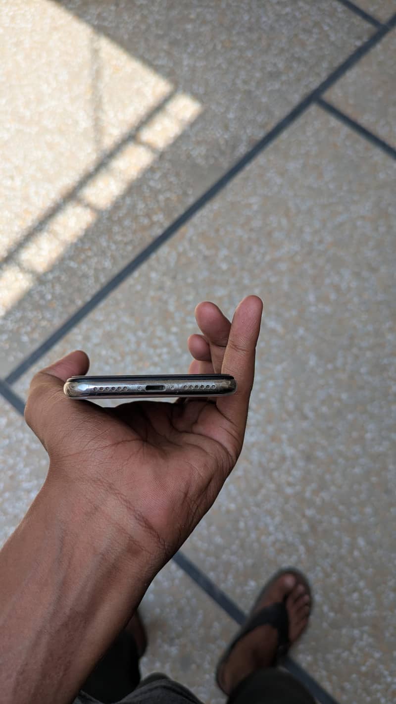 Apple iPhone X 3