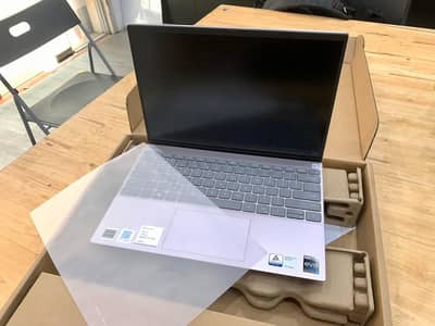 Dell Laptop Core I7 Gen 10th , Touch Screen NEW Look