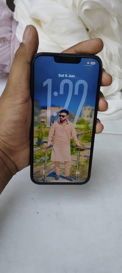 Apple iPhone 13