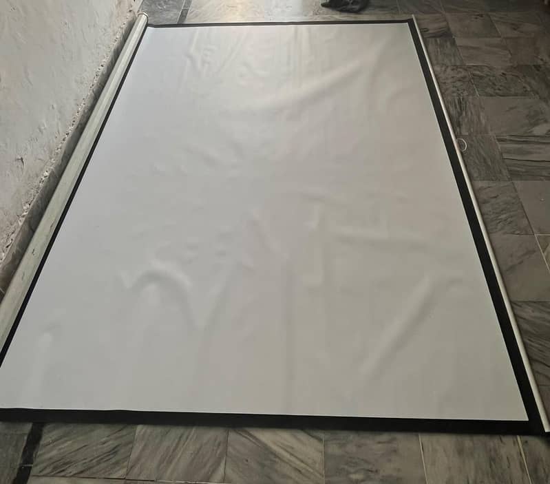 Manual Projector Screen 1
