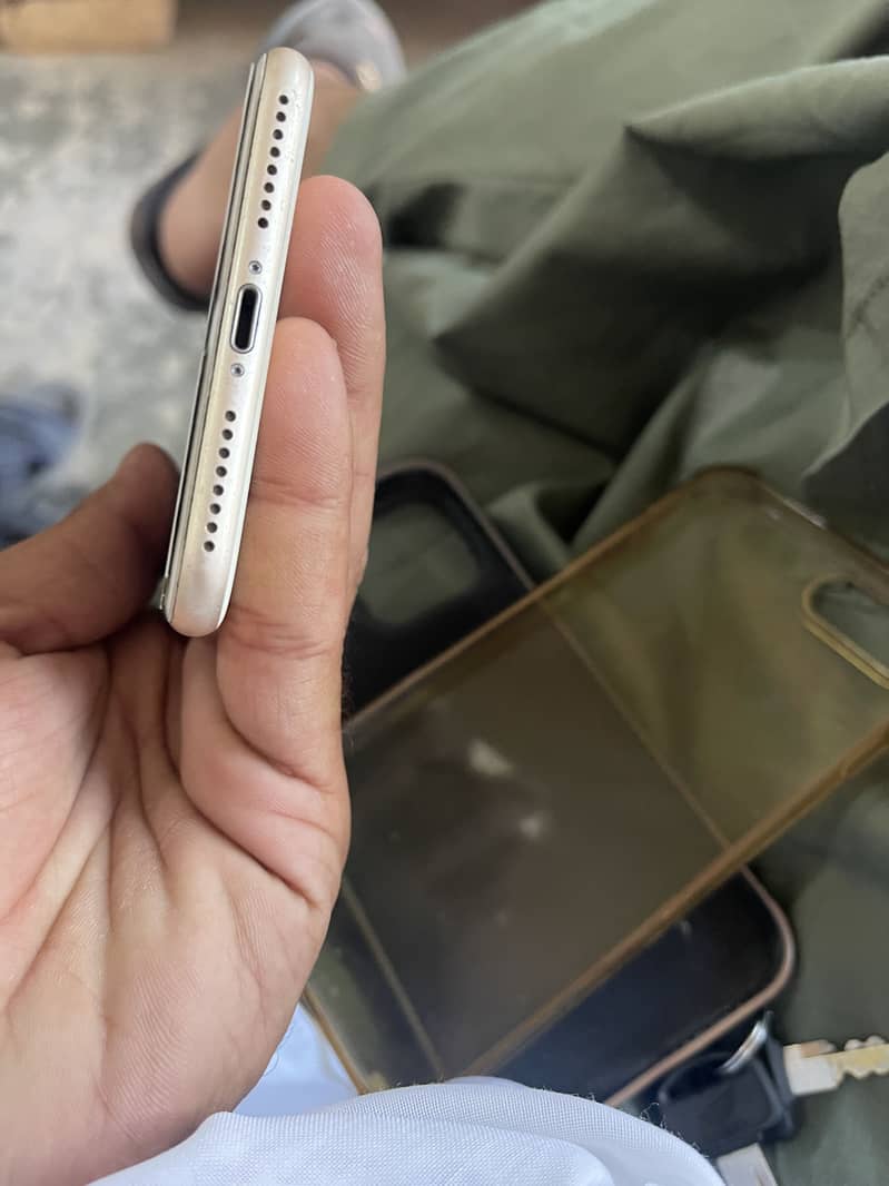 Apple iPhone 7 Plus 2