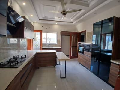 1 Kanal Full Besament House For Rent In Dha Phase6 Hote Location Near By Park School Masjid