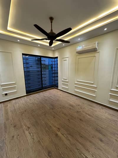 1 Kanal House For Rent In Dha Phase5 A Block Hote Location Near Park C