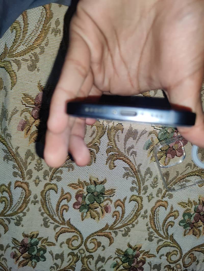 Apple iPhone 15 3